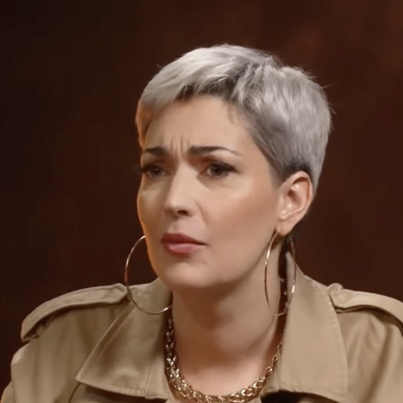 "Je faisais beaucoup de soirées privées, des bar mitvah des fois où on me disait 'On vous paye 30 000 euros, vous venez, vous chantez une chanson", a-t-elle décrit. 

Sheryfa Luna dans Legend de Guillaume Pley