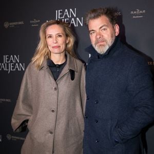 Clovis Cornillac et sa femme Lilou Fogli à la première du film "Jean Valjean" au cinéma Publicis à Paris le 17 novembre 2025.

© Julien Sarkissian / Bestimage
