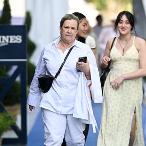 Exclusif - Hélène Darroze dans la tente VIP lors du Longines Paris Eiffel Jumping au pied de la Tour Eiffel sur le Champ-de-Mars à Paris, France, le 21 juin 2025.

© Perusseau-Veeren/Bestimage