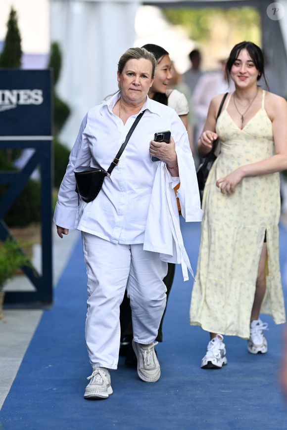 Exclusif - Hélène Darroze dans la tente VIP lors du Longines Paris Eiffel Jumping au pied de la Tour Eiffel sur le Champ-de-Mars à Paris, France, le 21 juin 2025.

© Perusseau-Veeren/Bestimage