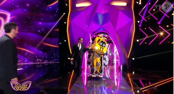 "Oh, personne ne l'avait vu venir...", a alors constaté Camille Combal. 

Le Bolide, Deuxième prime de Mask Singer, capture d'écran TF1