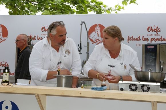Les Chefs à Saint-Tropez fêtent les producteurs 2025 - Les Chefs et les producteurs se retrouvent sur la place des Lices à Saint-Tropez, le 4 mai 2025. Les chefs David et  Stéphanie Le Quellec. ©Jean-Marc Lhomer / Bestimage.