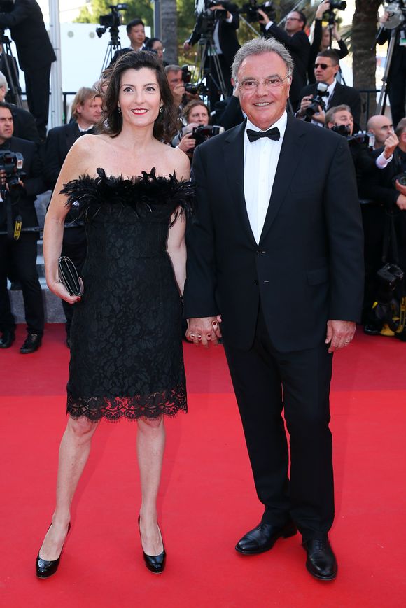 Alain Afflelou et sa compagne Christine Coulau - Montée des marches du film "Mal de pierres" lors du 69ème Festival International du Film de Cannes. Le 15 mai 2016. © Borde-Jacovides-Moreau/Bestimage