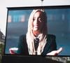Dans une interview accordée à "Libération" le 25 septembre, la jeune artiste revendique sa foi et explique que celle-ci accompagne ses décisions et son quotidien.

La prestation de Monroe à l'Eurovision est diffusée sur la Place de la Bastille, à Paris, à l’occasion de 70ème édition du concours, le 16 mai 2026.

© Théo Castillon / Bestimage