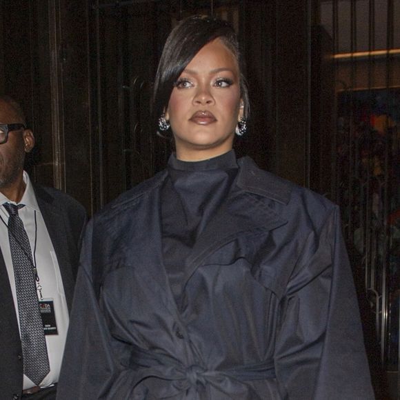 New York, NY – Après la cérémonie des CFDA Fashion Awards 2025, Rihanna et A$AP Rocky ont été aperçus se rendant dîner au restaurant italien haut de gamme ALBA à New York, pour célébrer la victoire de Rocky, récompensé du prix Fashion Icon Award.

Backgrid USA / Bestimage