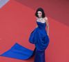 Toutefois, malgré ces consignes strictes exigeant des smokings complets pour les hommes et des robes de soirée classiques pour les femmes, de nombreuses stars choisissent de s'en affranchir.

Demi Moore - Montée des marches du film " La bola negra " lors du 79ème Festival International du Film de Cannes, le 21 mai 2026. 

© Camilla Canalini / Bestimage