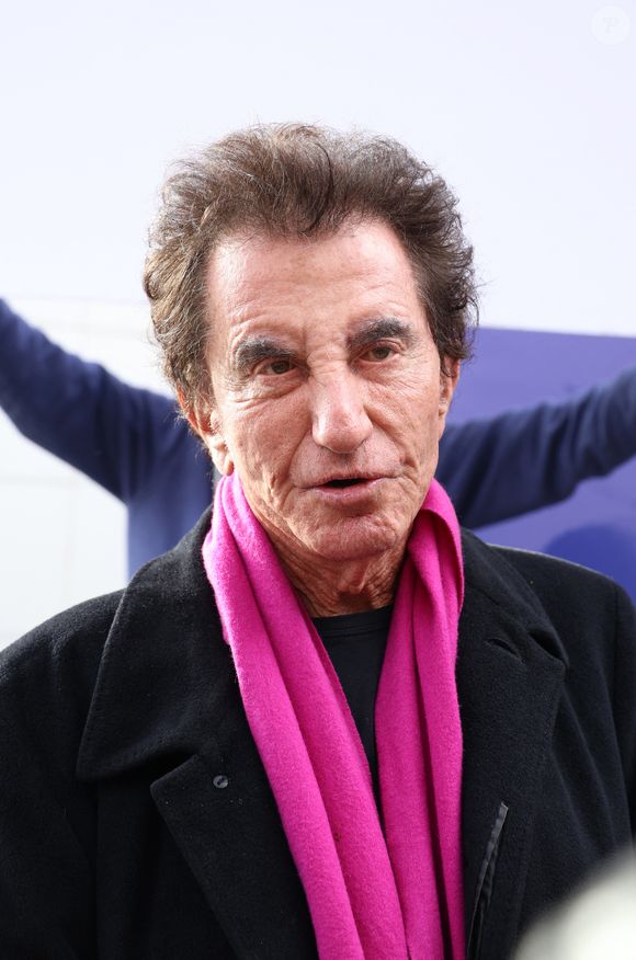 Jack Lang - Les célébrités participent à la marche silencieuse pour la paix au Proche-Orient, entre l'Institut du monde arabe et le musée d'art et d'histoire du judaïsme à Paris, le 19 novembre 2023.
© Denis Guignebourg / Bestimage