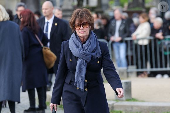Anne Cassel aux arrivées des obsèques d'Emilie Dequenne au cimetière Père Lachaise à Paris, France, le 26 mars 2025. © Cyril Moreau/Bestimage