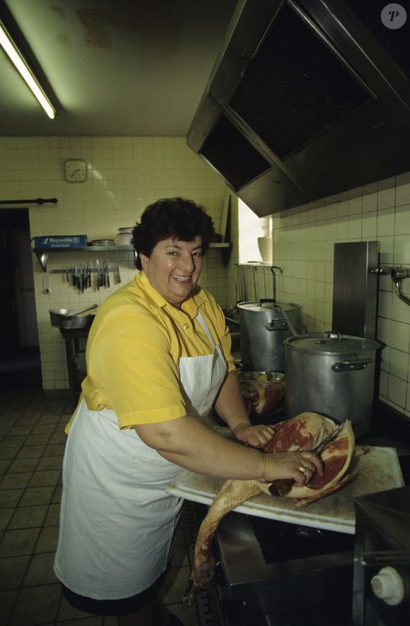 Archives - Maïté (Marie-Thérèse Ordonez) pose à son restaurant  "Le relais des Landes" à Rion-des-Landes
© Alain Canu via Bestimage