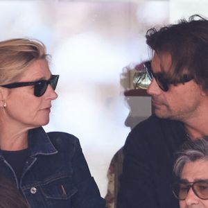 Bertrand Chameroy, Anne-Elisabeth Lemoine - Célébrités dans les tribunes de la finale homme des Internationaux de France de tennis de Roland Garros 2024 à Paris le 9 juin 2024. © Jacovides-Moreau/Bestimage