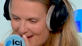 "Je ne vais pas y arriver" : Une animatrice radio emblématique craque à l’antenne pour sa dernière, son invitée a la meilleure réaction