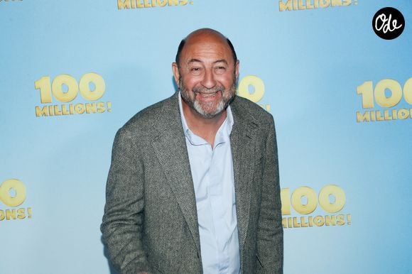 Invité sur RTL, le comédien a révélé être devenu exploitant agricole, une activité qui répond à son besoin de calme et d'espace.

Kad Merad à l'avant-première du film "100 millions" au  Pathé Wepler à Paris, France, le 17 mars 2025.

© Christophe Clovis / Bestimage