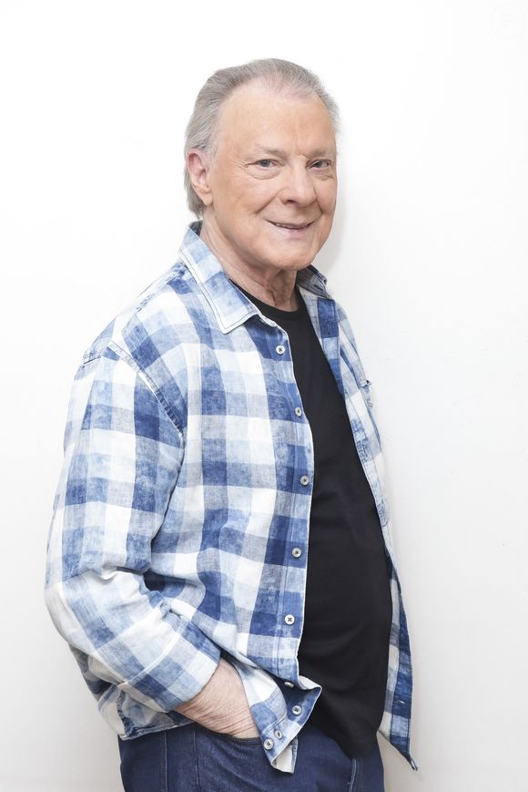 Exclusif - Herbert Léonard - Herbert Léonard pose en marge de sa venue à TPMP People, enregistrée le 17/03/2023, présentée par M.Delormeau et diffusée le 18/03/2023 - Paris le 18/03/2023 - © Jack Tribeca / Bestimage