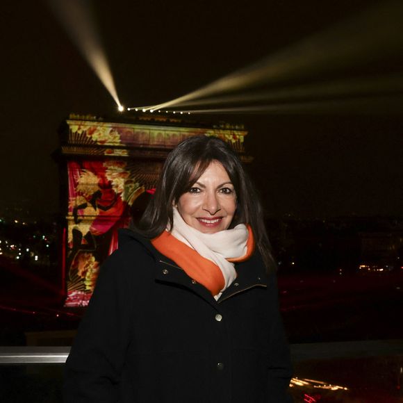 Même si les critiques sont parfois venues de son propre camp : "Après les JO, le PS, mon parti, a félicité absolument tous les organisateurs sauf la maire de Paris. Sympa, non ?"
Anne Hidalgo, en backstage de l’émission "La grande soirée du 31 décembre de Paris" diffusée sur France 2 sur les Champs-Elysées à Paris, France, le 31 décembre 2024.  © Clovis-Tribeca/Bestimage