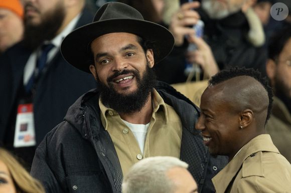 Joakim Noah et Brice Tchaga - Célébrités dans les tribunes lors du match de Ligue des Champions entre le Paris Saint Germain contre Tottenham Hotspur Football Club (5-3) au Parc des Princes à Paris le 26 novembre 2025. © Cyril Moreau/Bestimage