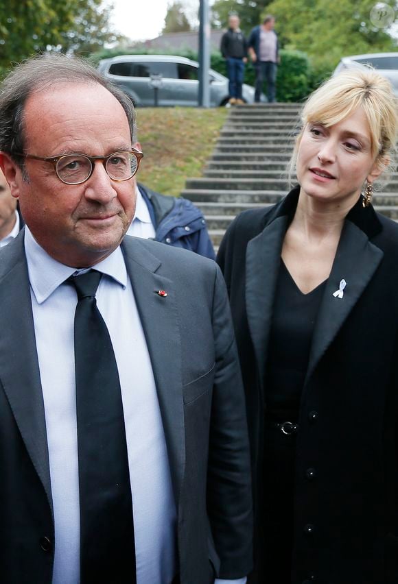 François Hollande est un ancien président de la République

François Hollande et sa compagne Julie Gayet - Claude Chirac, son mari Frédéric Salat-Baroux et son fils Martin Rey-Chirac se sont rendus au musée du président Jacques Chirac de Sarran en Corrèze. © Patrick Bernard/Bestimage