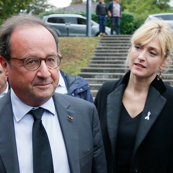 François Hollande est un ancien président de la République

François Hollande et sa compagne Julie Gayet - Claude Chirac, son mari Frédéric Salat-Baroux et son fils Martin Rey-Chirac se sont rendus au musée du président Jacques Chirac de Sarran en Corrèze. © Patrick Bernard/Bestimage