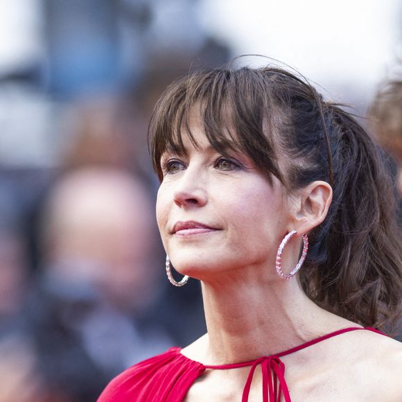 Elle vit une belle histoire d’amour avec un ancien sapeur-pompier devenu photographe.

Sophie Marceau - Montée des marches du film " L'Innocent " lors du 75ème Festival International du Film de Cannes. Le 24 mai 2022 © Cyril Moreau / Bestimage
