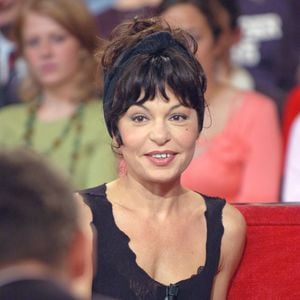 Les démarches, interminables d'après un proche, n'étaient malheureusement pas terminées au moment du dernier souffle de l'actrice.

Isabelle Mergault pendant l'enregistrement de l'émission de Michel Drucker 'Vivement Dimanche' au Studio Gabriel à Paris, France, le 26 octobre 2005. Crédit Abaca