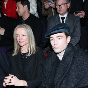 Delphine Arnault et Robert Pattinson  au FrontRow du défilé Dior Homme à l'École-Militaire lors de la semaine de la mode masculine automne/hiver 2025-2026 à Paris, France, le 24 janvier 2025. © Bertrand Rindoff/Bestimage