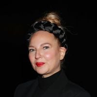 Pourquoi la chanteuse Sia accepte de payer 36 000 euros de pension par mois à son ex-mari ?