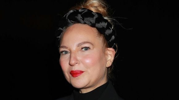 Pourquoi la chanteuse Sia accepte de payer 36 000 euros de pension par mois à son ex-mari ?