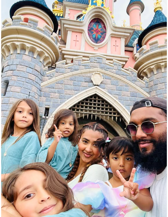 Hanaa Elah et Irshad, parents de cinq enfants dans "Familles nombreuses".