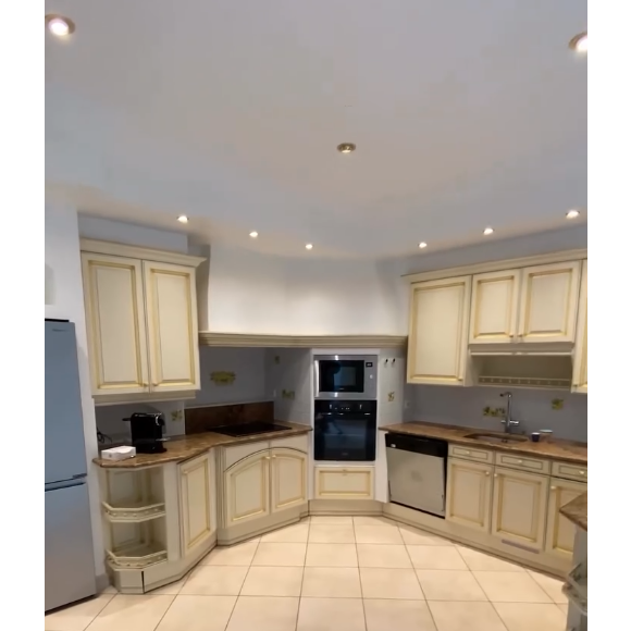 Sur Instagram, le juré a publié une vidéo montrant sa cuisine avant...

La cuisine de Chris Marques