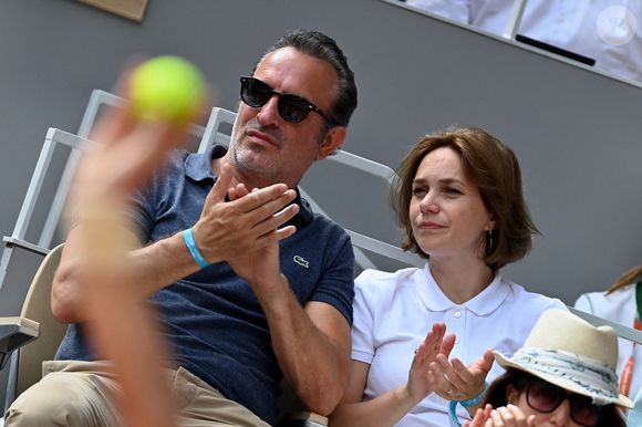 Jean Dujardin, Nathalie Péchalat assistent aux Internationaux de France 2023 à Roland Garros le 11 juin 2023 à Paris, France. Photo par Franck Castel/ABACAPRESS.COM