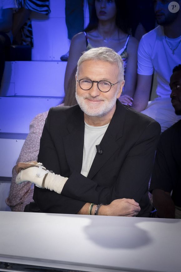 Laurent Ruquier sur le plateau de l'émission Touche pas à mon poste (TPMP) diffusée en direct sur C8 le 30 août 2022 et présentée par C.Hanouna.

© Jack Tribeca / Bestimage