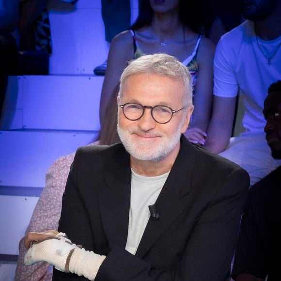 Laurent Ruquier sur le plateau de l'émission Touche pas à mon poste (TPMP) diffusée en direct sur C8 le 30 août 2022 et présentée par C.Hanouna.

© Jack Tribeca / Bestimage