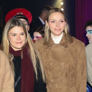 Les fêtes de Noël sont un moment important pour Charlène, qui participe activement aux événements avec ses enfants, Jacques et Gabriella.

Le prince Albert II de Monaco, La princesse Charlène de Monaco, La princesse Stéphanie de Monaco, Camille Gottlieb lors du spectacle Monaco sous les Etoiles, sous le chapiteau de Fontvieille à Monaco, le 22 décembre 2025. 
© Claudia Albuquerque / Bestimage