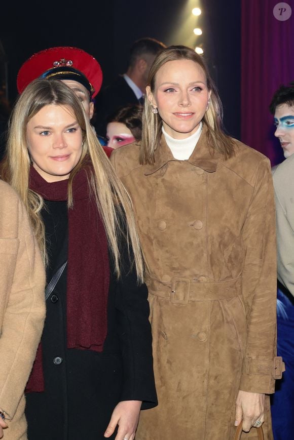 Les fêtes de Noël sont un moment important pour Charlène, qui participe activement aux événements avec ses enfants, Jacques et Gabriella.

Le prince Albert II de Monaco, La princesse Charlène de Monaco, La princesse Stéphanie de Monaco, Camille Gottlieb lors du spectacle Monaco sous les Etoiles, sous le chapiteau de Fontvieille à Monaco, le 22 décembre 2025. 
© Claudia Albuquerque / Bestimage