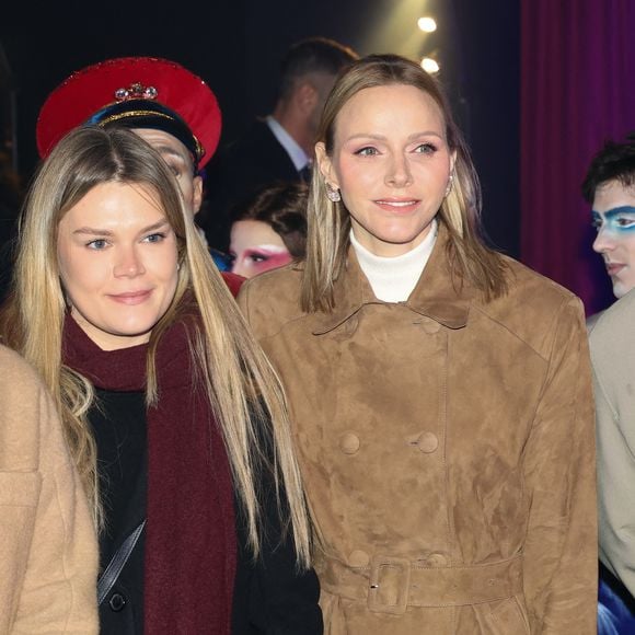 Les fêtes de Noël sont un moment important pour Charlène, qui participe activement aux événements avec ses enfants, Jacques et Gabriella.

Le prince Albert II de Monaco, La princesse Charlène de Monaco, La princesse Stéphanie de Monaco, Camille Gottlieb lors du spectacle Monaco sous les Etoiles, sous le chapiteau de Fontvieille à Monaco, le 22 décembre 2025. 
© Claudia Albuquerque / Bestimage