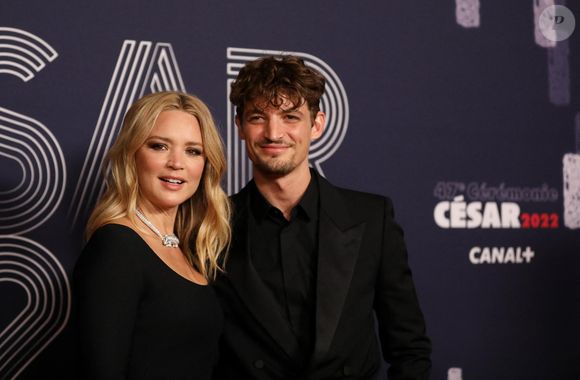 Virginie Efira et son compagnon Niels Schneider (en YSL) - Photocall de la 47ème édition de la cérémonie des César à l'Olympia à Paris, le 25 février 2022. © Borde-Jacovides/Bestimage