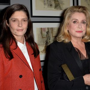 Catherine Deneuve et Chiara Mastroianni en visite privée de l'exposition "Martin Scorsese" à la cinémathèque française à Paris, le 13 octobre 2015.

Photo : Bestimage