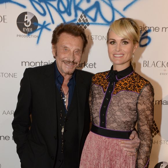 No Tabloids- Johnny Hallyday et sa femme Laeticia Hallyday - Le joaillier Aaron Jah Stone et l'artiste Kongo ont présenté une nouvelle collection qui allie Street Art et Joaillerie chez Montaigne Market à Paris le 4 mars 2016. © RACHID BELLAK / BESTIMAGE
