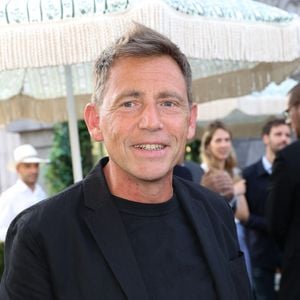 Ce département, où résident de nombreuses célébrités, est le deuxième plus riche de France.

Exclusif - Daniel Riolo - Inauguration du Rooftop "Le Marta - Jardin suspendu" au sommet de l'hôtel Barrière Fouquet's à Paris le 26 juin 2024.  © Coadic Guirec / Bestimage