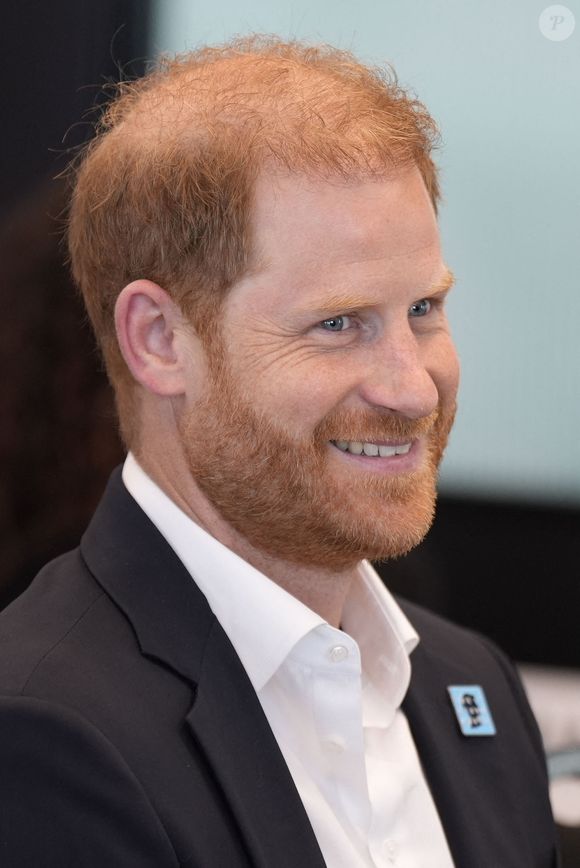 Le duc de Sussex lors d'une visite pour participer à une table ronde sur l'impact positif de l'action sociale sur la santé mentale avec quatre jeunes impliqués dans le Prix Diana, à Salisbury Square, au centre de Londres.  © Chown Aaron/PA Photos/ABACA