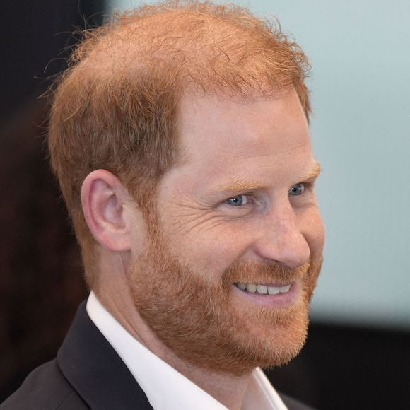 Le duc de Sussex lors d'une visite pour participer à une table ronde sur l'impact positif de l'action sociale sur la santé mentale avec quatre jeunes impliqués dans le Prix Diana, à Salisbury Square, au centre de Londres.  © Chown Aaron/PA Photos/ABACA