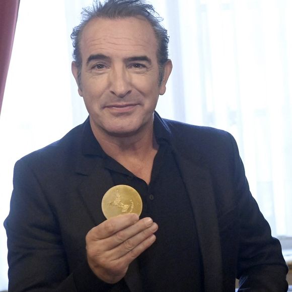 Des déclarations utiles et qui doivent faire bouger les choses. 

Jean Dujardin reçoit la Médaille de Reconnaissance de la Ville de Bruxelles, à la veille de la diffusion de la nouvelle série "Zorro" sur RTL-TVI, le 28 novembre 2024. ©Photonews / Bestimage