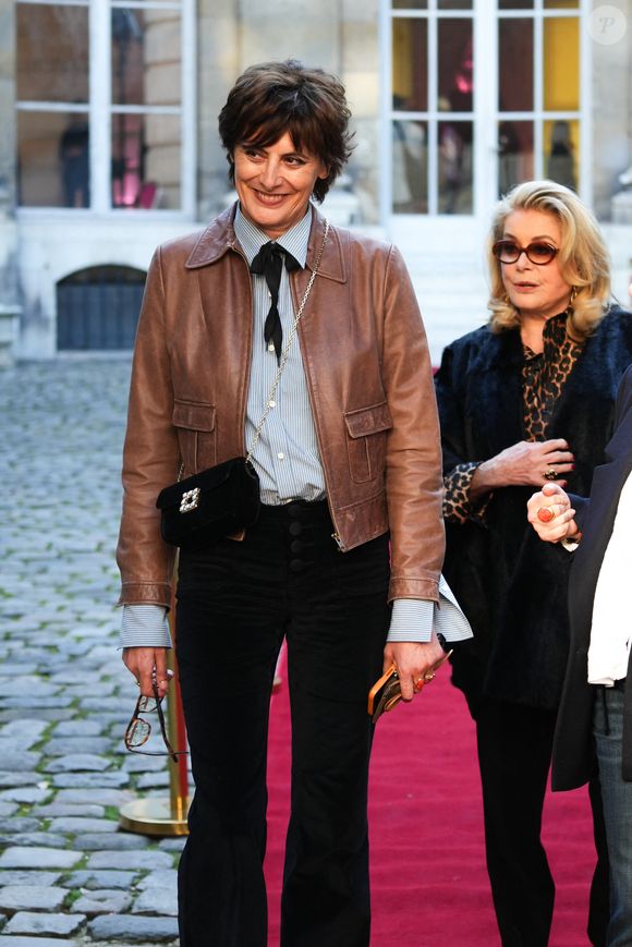 Ines de la Fressange and Catherine Deneuve attends La Rose Vivier as part of Paris Fashion Week on March 06, 2025 in Paris, France © Lucia Sabatelli / Bestimage