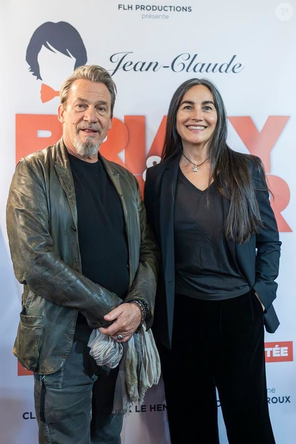 Aujourd’hui, Florent Pagny est comblé avec sa femme Azucena et leurs deux enfants, Inca et Aël, qui vivent entre la France et l’Argentine.

Florent Pagny, Coralie Baroux, Azucena Caamaño - Première de la pièce "Jean-Claude et Josephine, une histoire vraie jamais racontée" au théâtre de Passy à Paris le 16 septembre 2025.

© Benjamin Babiz / Bestimage