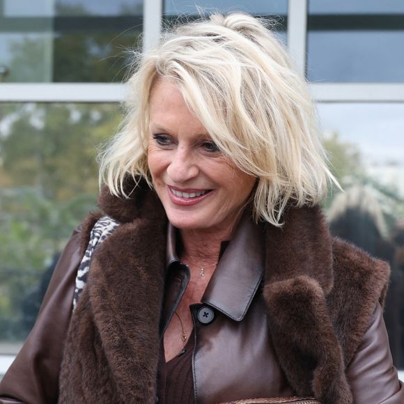 Exclusif - Sophie Davant - Arrivées lors de l'enregistrement de l'émission "Vivement Dimanche" (du 16 novembre) à Paris le 22 octobre 2025. © Bestimage