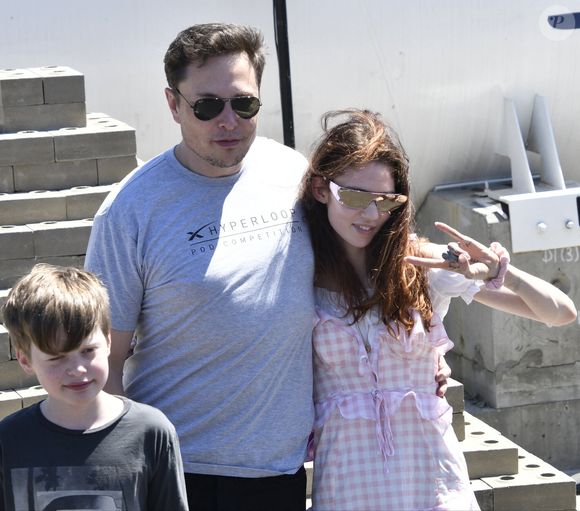 Elon Musk avec sa compagne Grimes lors du "SpaceX's third Hyperloop Pod Competition 2018" le 22 juillet 2018 © Gene Blevins / Zuma Press / Bestimage