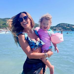 "Il m’arrive un truc très grave en fait, je suis obligée de vous raconter, j’ai trois gosses, et aucun de mes gosses ne m’a fait vivre ça", a t-elle expliqué via sa story Instagram ce mercredi 4 juin.

Vitaa immortalisée avec sa fille Noa - (Capture d'écran Instagram - août 2024)