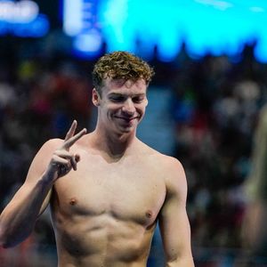 Leon Marchand, de France, bat le record du monde du 200 mètres quatre nages individuel masculin lors de la demi-finale des Championnats du monde de natation à Singapour, le 30 juillet 2025. Photo de Antoine Lapeyre/ABACAPRESS.COM
