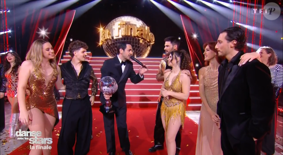 Alors qu'elle a reçu son premier "10"

Finale de Danse avec les stars - capture d'écran TF1