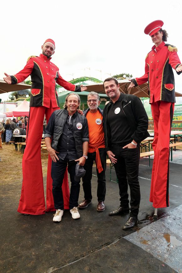 Au programme ? Parades, spectacles et douceurs sucrées comme churros, barbes à papa et pommes d’amour.

Philippe Candeloro, Arnaud Ducret, Marc Salem (fondateur de l'association "Coucou Nous Voilou") - Inauguration de la 42ème édition de la fête à Neuneu à Paris le 29 août 2025.
© Anne-Sophie Guebey / Bestimage