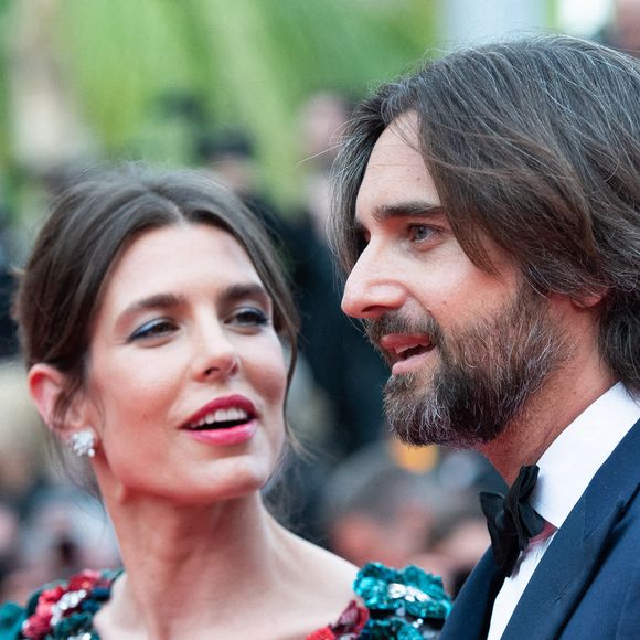 Dimitri Rassam et Charlotte Casiraghi assistent au tapis rouge d'ouverture et à la première du film « Jeanne du Barry » dans le cadre du 76e Festival de Cannes, à Cannes, en France, le 16 mai 2023. Photo : Aurore Marechal/ABACAPRESS.COM